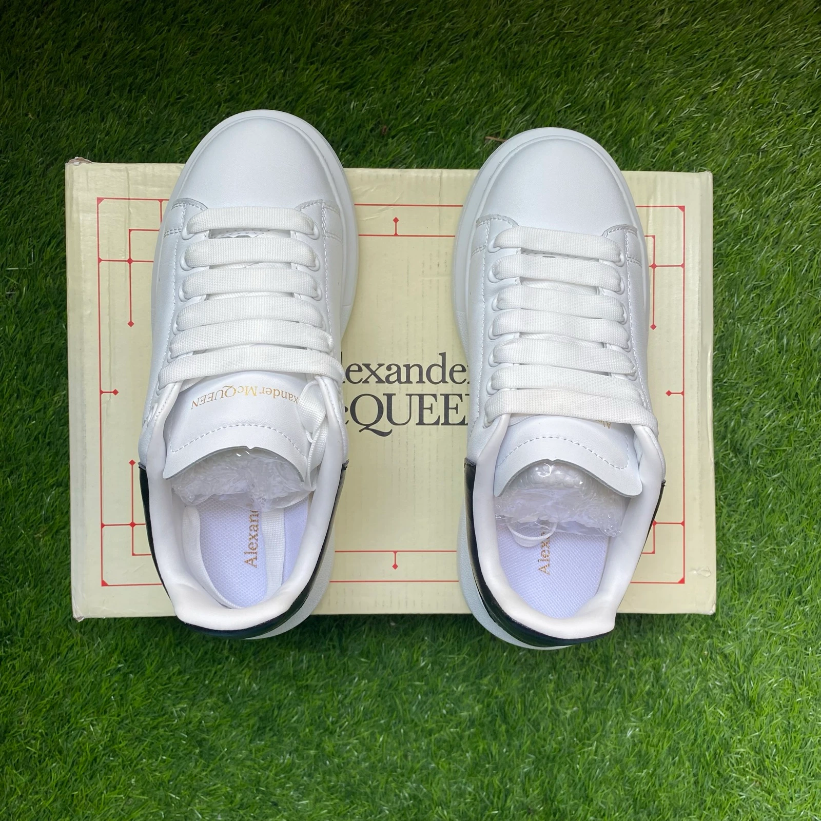 Alexander McQueen Oversized Brancas e Negras | Tamanho 36 | Novas | Com Caixa – photo 3